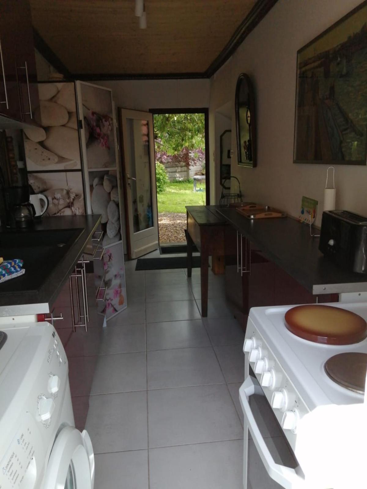 Maisonnette De Charme Climatisee La Machine Rom bilde